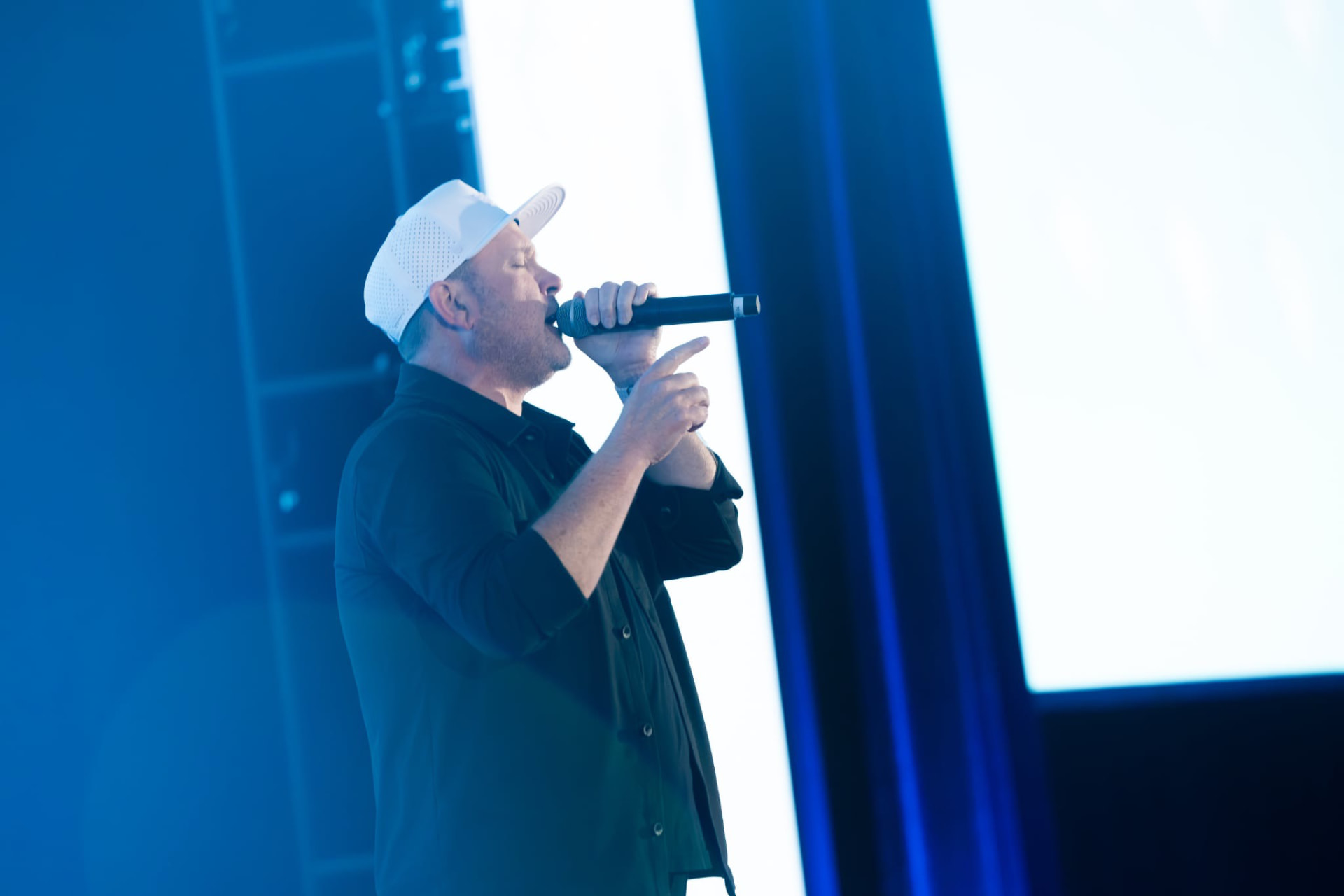 Michael King Jr. singing IRREPLACEABLE with his eyes closed in blue stage light